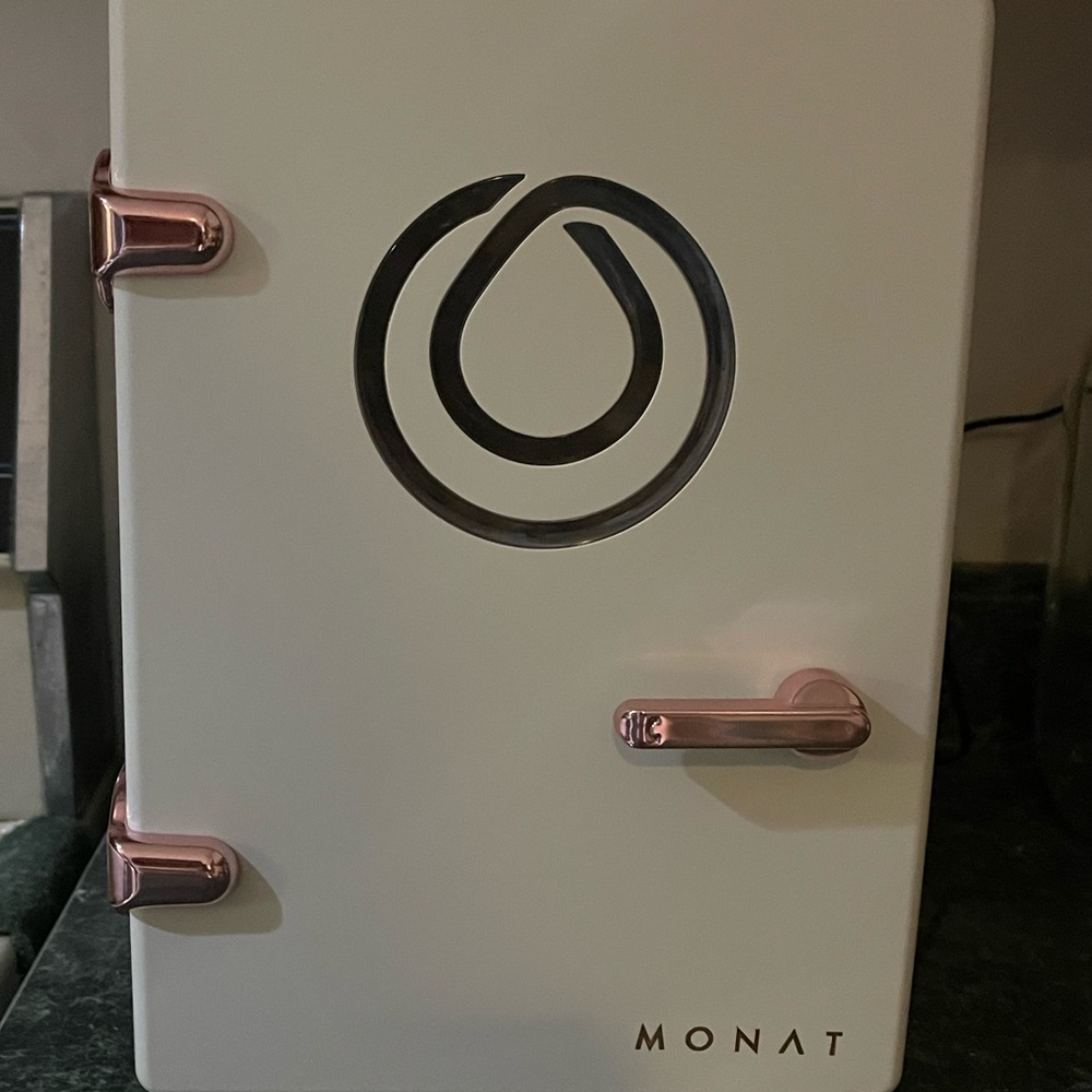 MONAT SKIN CARE FRIDGE